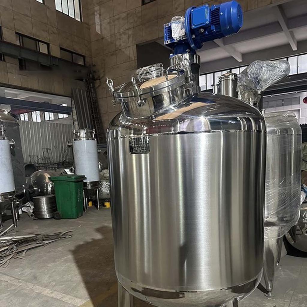 Quy trình gia công bồn inox tại xưởng Cơ Khí Đại Việt.