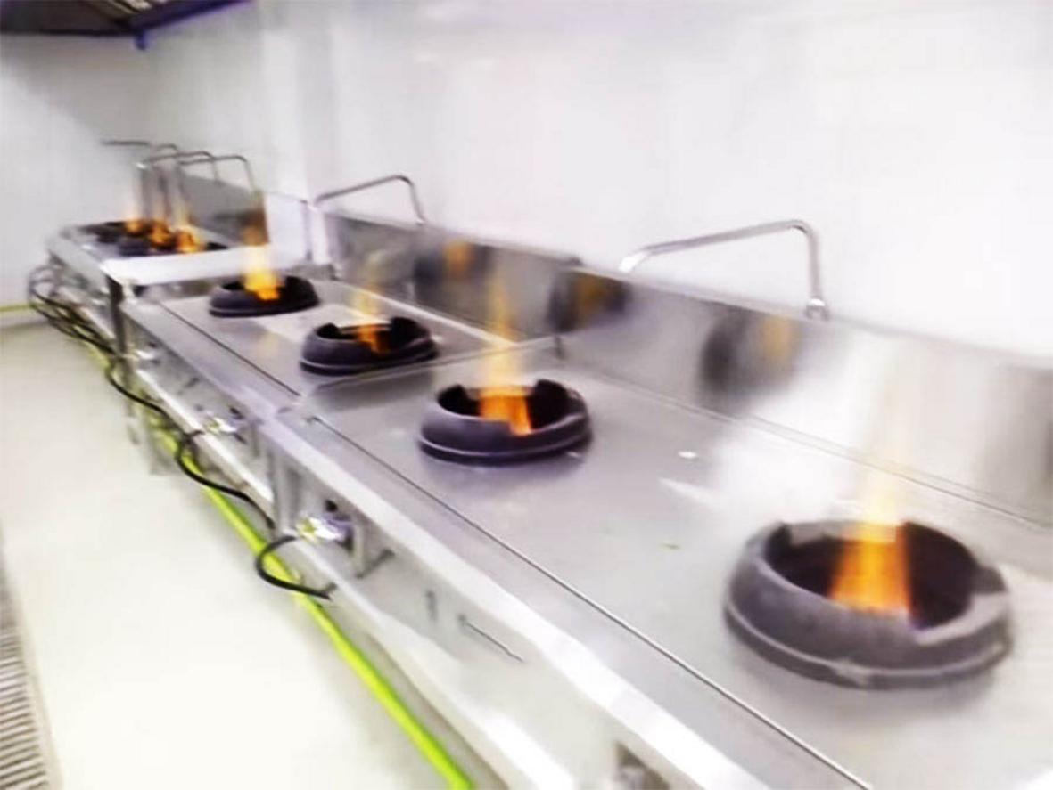 So sánh ứng dụng bếp Á và bếp Âu.