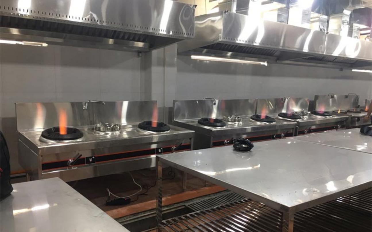 So sánh Inox 304 và 201 cùng các linh kiện chính của bếp Á.