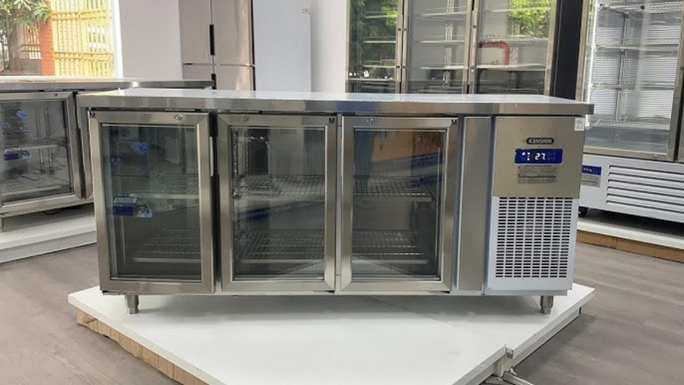 Bàn mát đặt đúng vị trí giúp tối ưu lưu tuyến bếp.