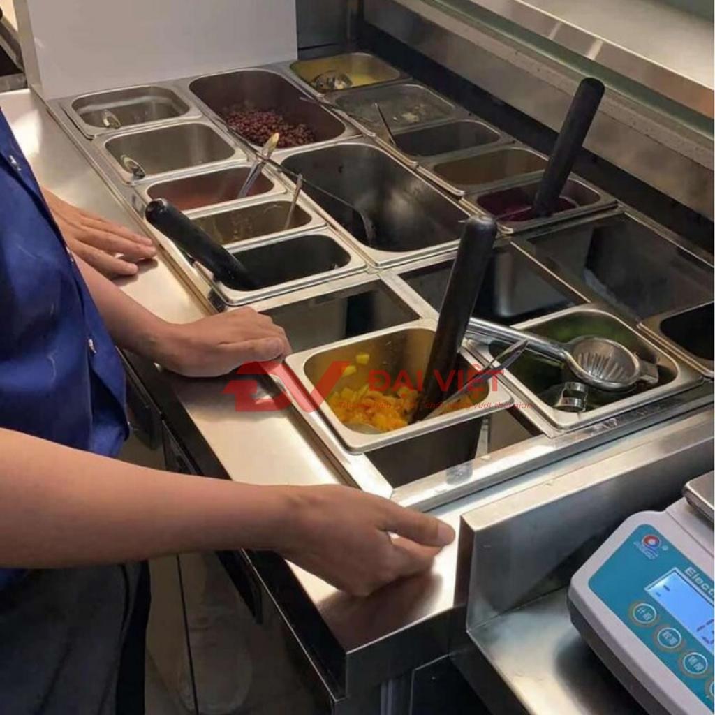 Vệ sinh hàng ngày cho bề mặt inox.