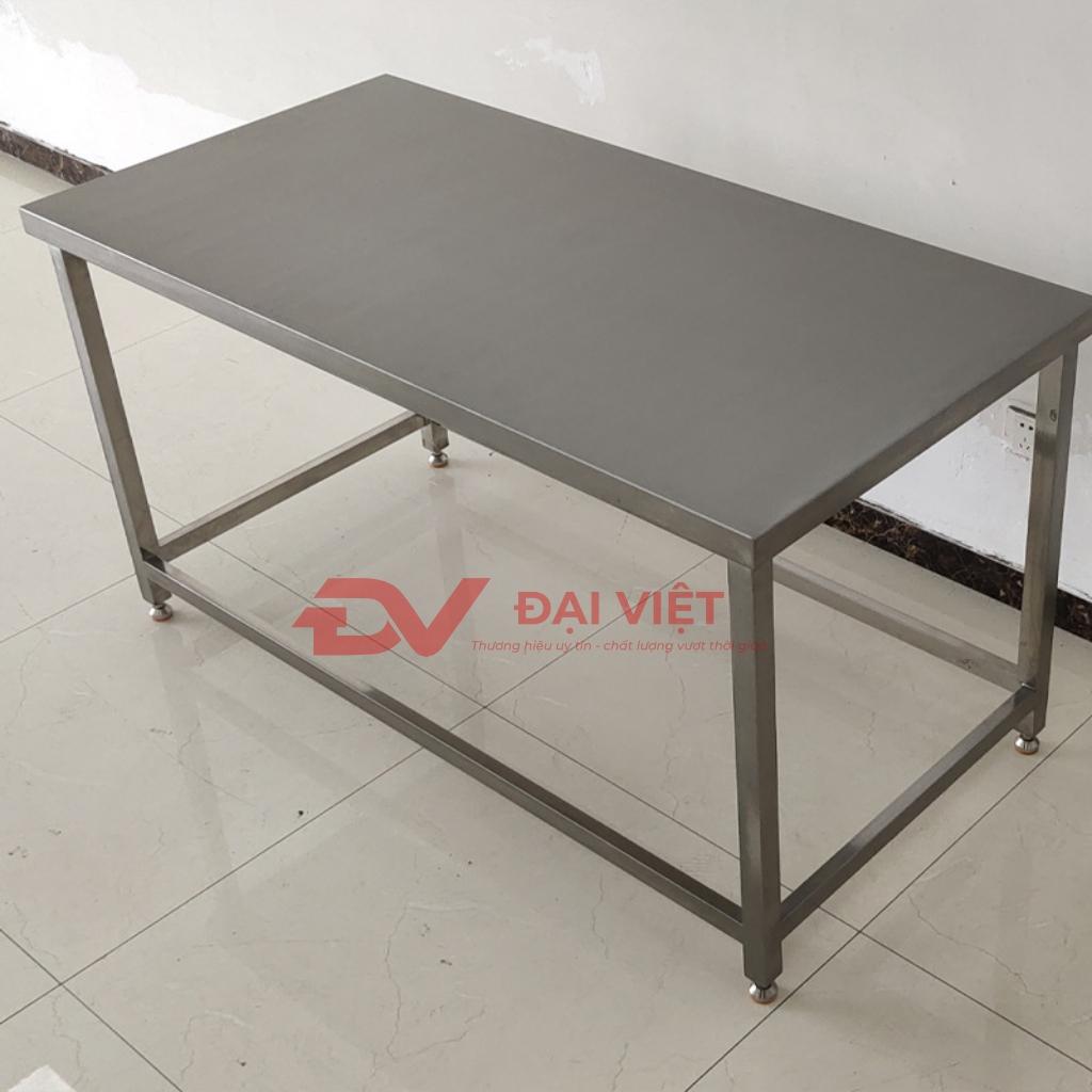 Bảng giá tham khảo các loại bàn inox công nghiệp phổ biến trên thị trường.