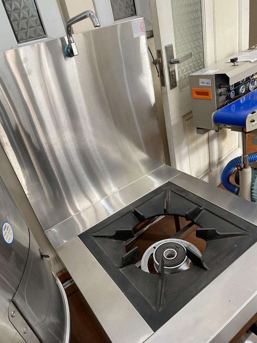 Bảng giá tham khảo cho các cấu hình bếp hầm đơn gas và điện từ phổ biến trên thị trường.