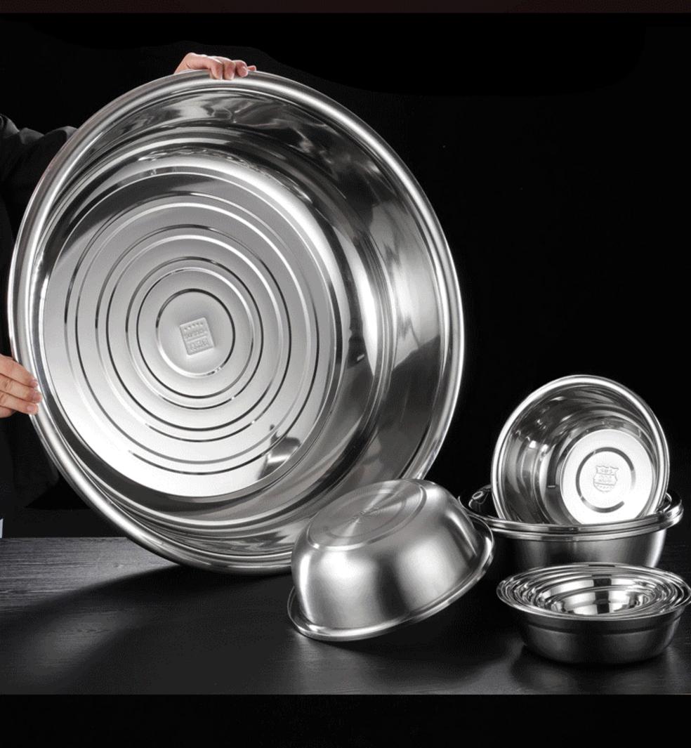 Bảng giá tham khảo các loại thau inox phổ biến, thể hiện sự chênh lệch giá theo kích thước và vật liệu.