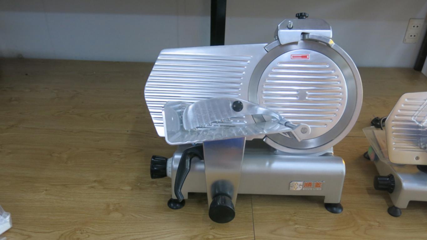 Bảng so sánh thông số kỹ thuật chi tiết của các model máy chế biến thịt bán chạy.