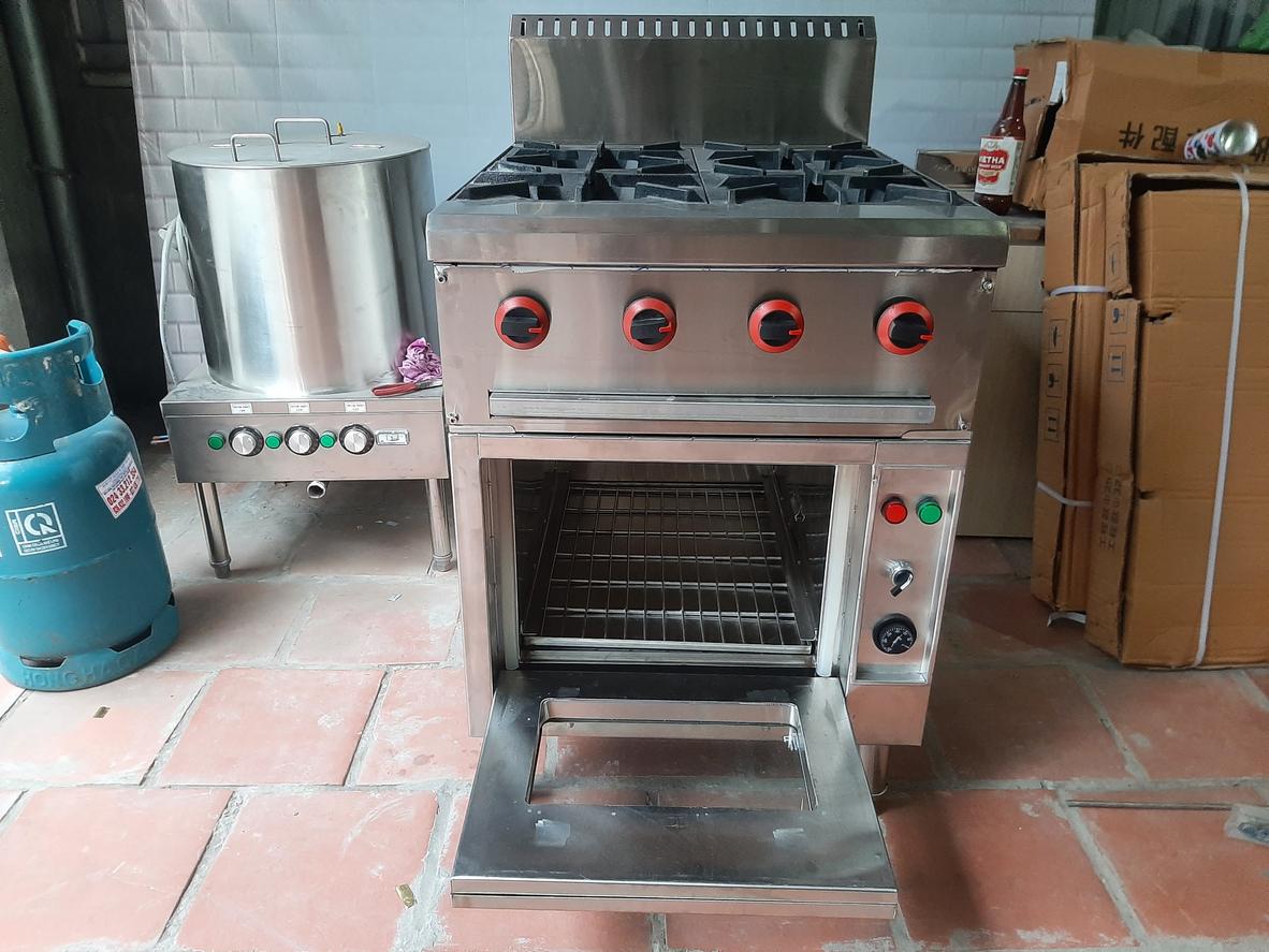 Hình ảnh thực tế Bếp âu 4 họng dùng gas 800x800x800mm sản xuất bởi Cơ Khí Đại Việt, thể hiện thiết kế hiện đại và vật liệu cao cấp.