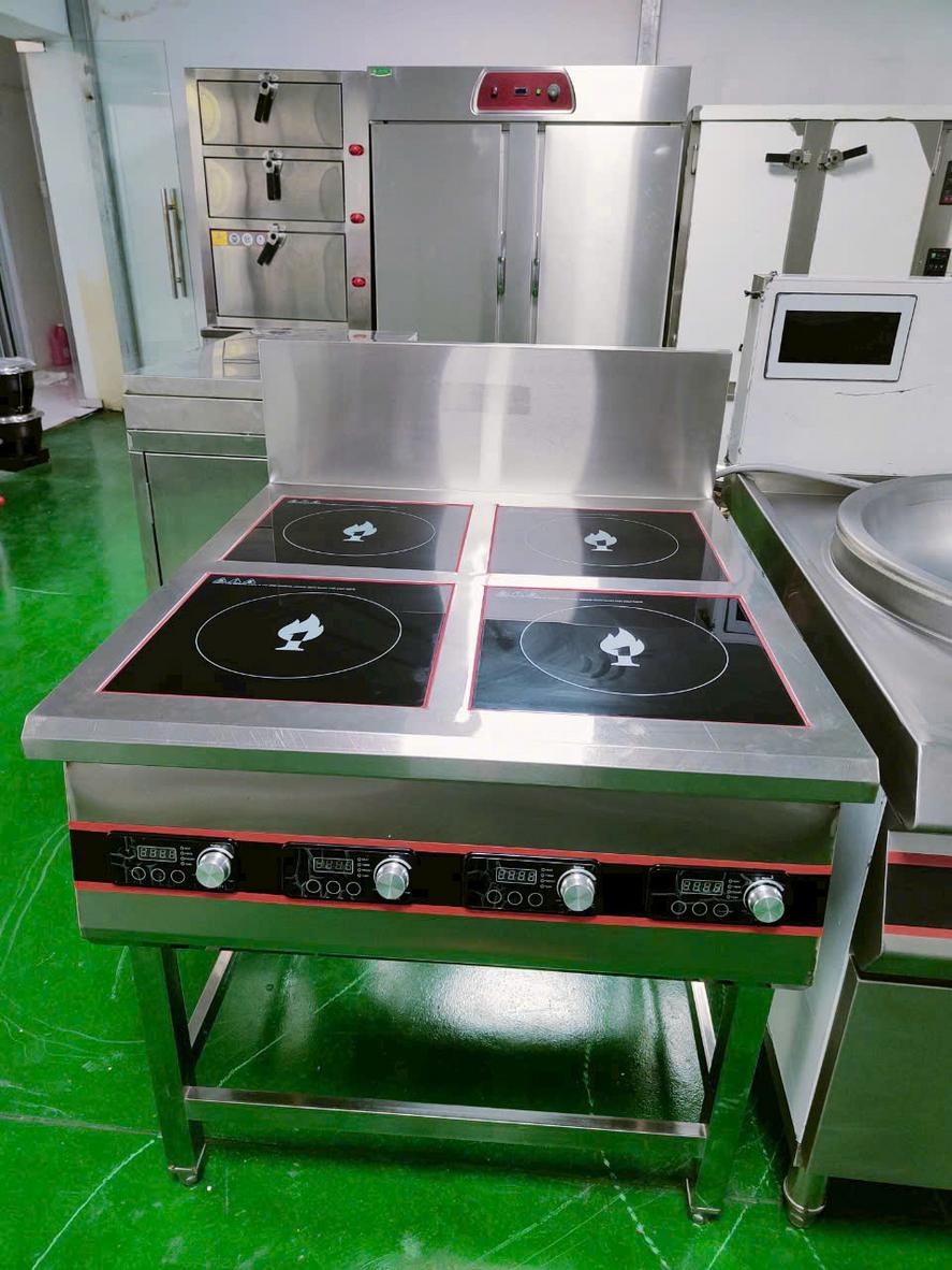 Hình ảnh thực tế bếp âu điện từ 6 họng 5kW sản xuất bởi Cơ Khí Đại Việt, thể hiện thiết kế hiện đại và vật liệu cao cấp.