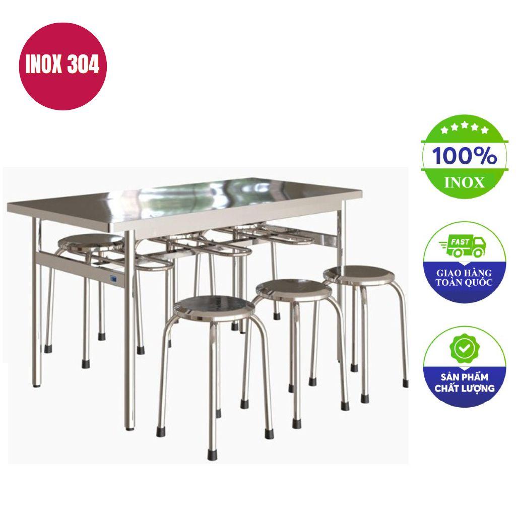 Hình ảnh tổng quan một bộ bàn ghế inox 304 tiêu chuẩn trong môi trường nhà hàng.