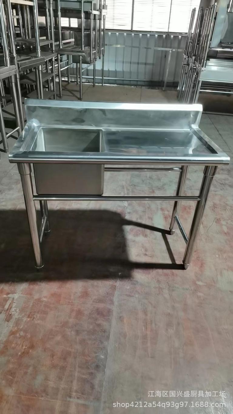 Hình ảnh thực tế Bồn rửa tay cho trẻ mầm non 2500x500x800mm sản xuất bởi Cơ Khí Đại Việt, thể hiện thiết kế hiện đại và vật liệu cao cấp.
