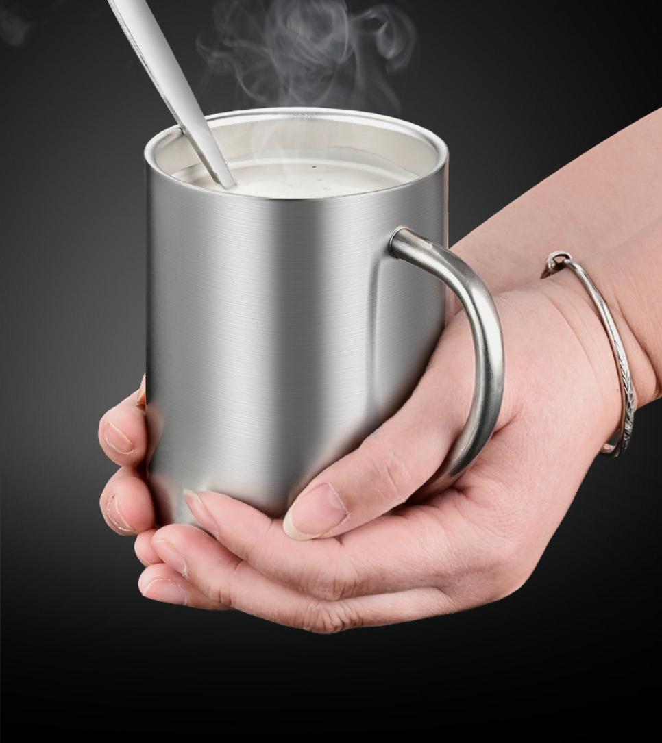 Một bộ ca đong inox 304 nhiều dung tích, thể hiện sự chuyên nghiệp và chính xác trong bếp công nghiệp.