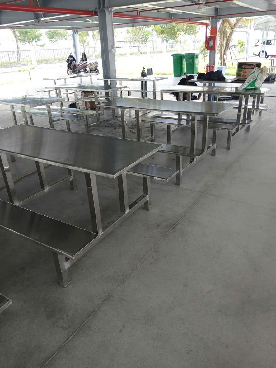 Hình ảnh collage các loại bàn ăn inox: bàn chữ nhật cố định, bàn gấp gọn, bàn tròn và bàn có ghế liền.