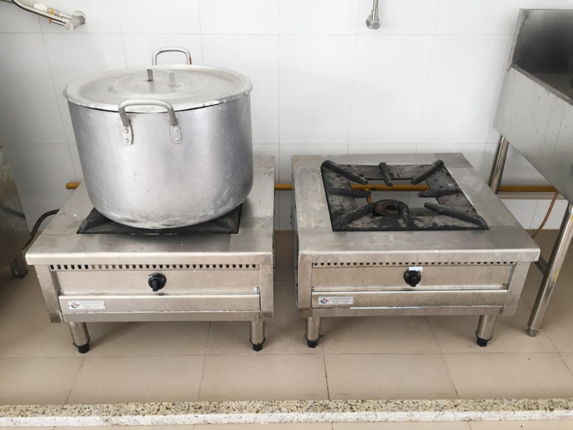 Chi tiết cấu tạo của bếp hầm đơn gas với họng đốt 7B và kiềng gang đúc chịu lực.