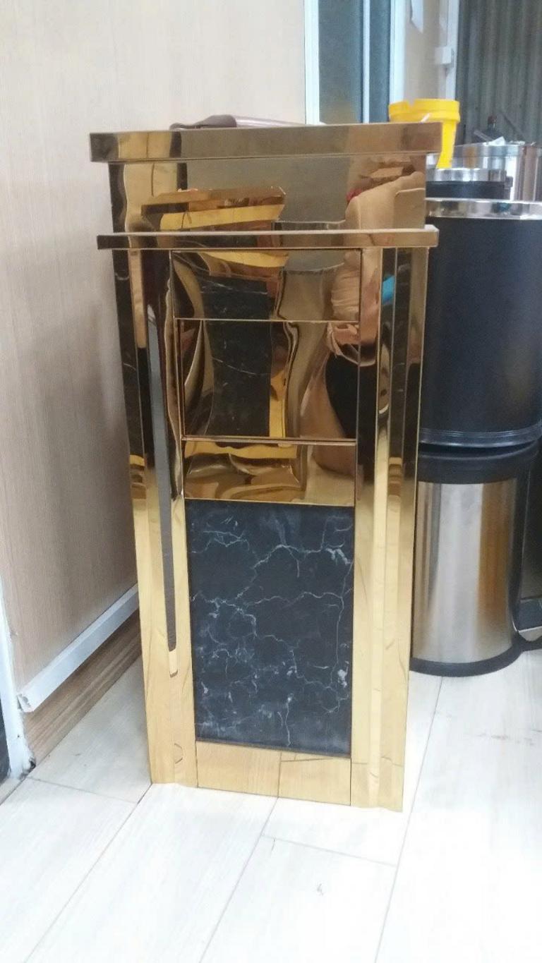 Cấu tạo 3 phần tách rời của thùng rác inox gạt tàn giúp việc vệ sinh và bảo trì trở nên dễ dàng.