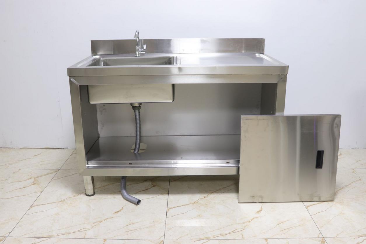 Sơ đồ cấu tạo chi tiết của tủ bếp inox hiện đại bao gồm thùng, cánh, mặt bàn và phụ kiện.