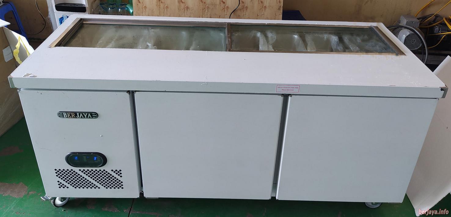 Chuyên gia tư vấn cho khách hàng dựa trên layout mặt bằng bếp thực tế.