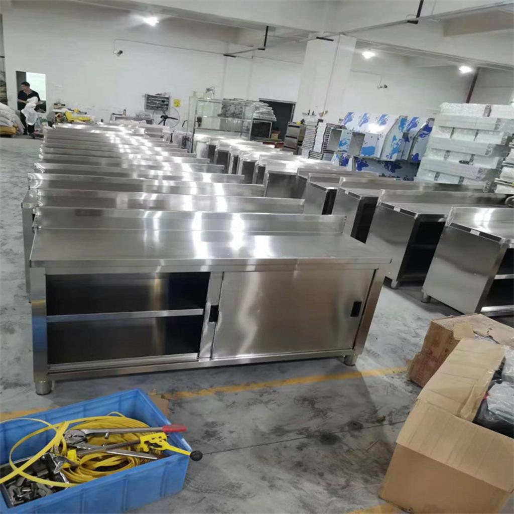 Logo các chứng nhận và tiêu chuẩn kỹ thuật như ISO 9001, SUS 304, HACCP.