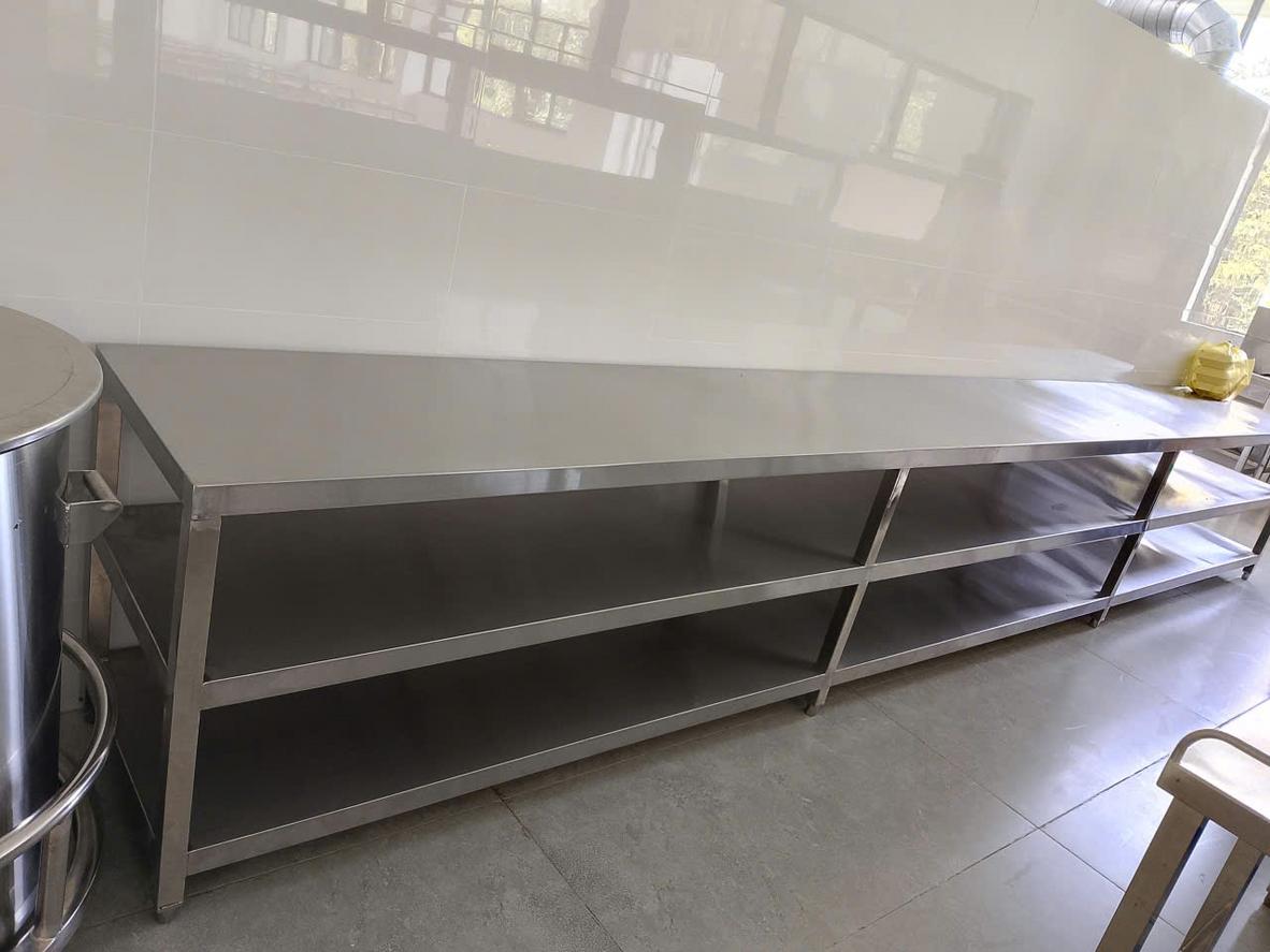 Bàn sơ chế inox kèm kệ dưới tối ưu lưu trữ dụng cụ - Dự án CÔNG TY TNHH UNIND (VIỆT NAM) - Cơ Khí Đại Việt