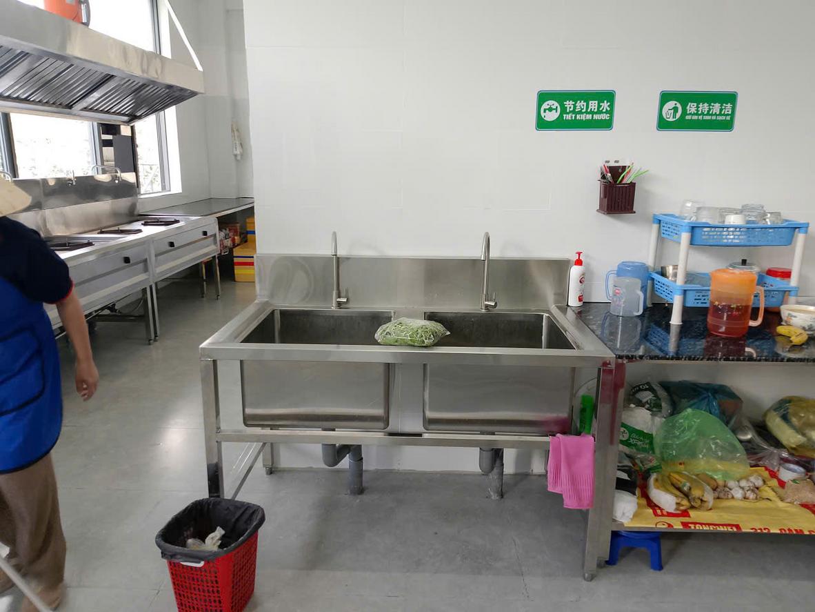 Chậu rửa inox nhiều hố phục vụ công đoạn vệ sinh thực phẩm - Dự án CÔNG TY TNHH UNIND (VIỆT NAM) - Cơ Khí Đại Việt