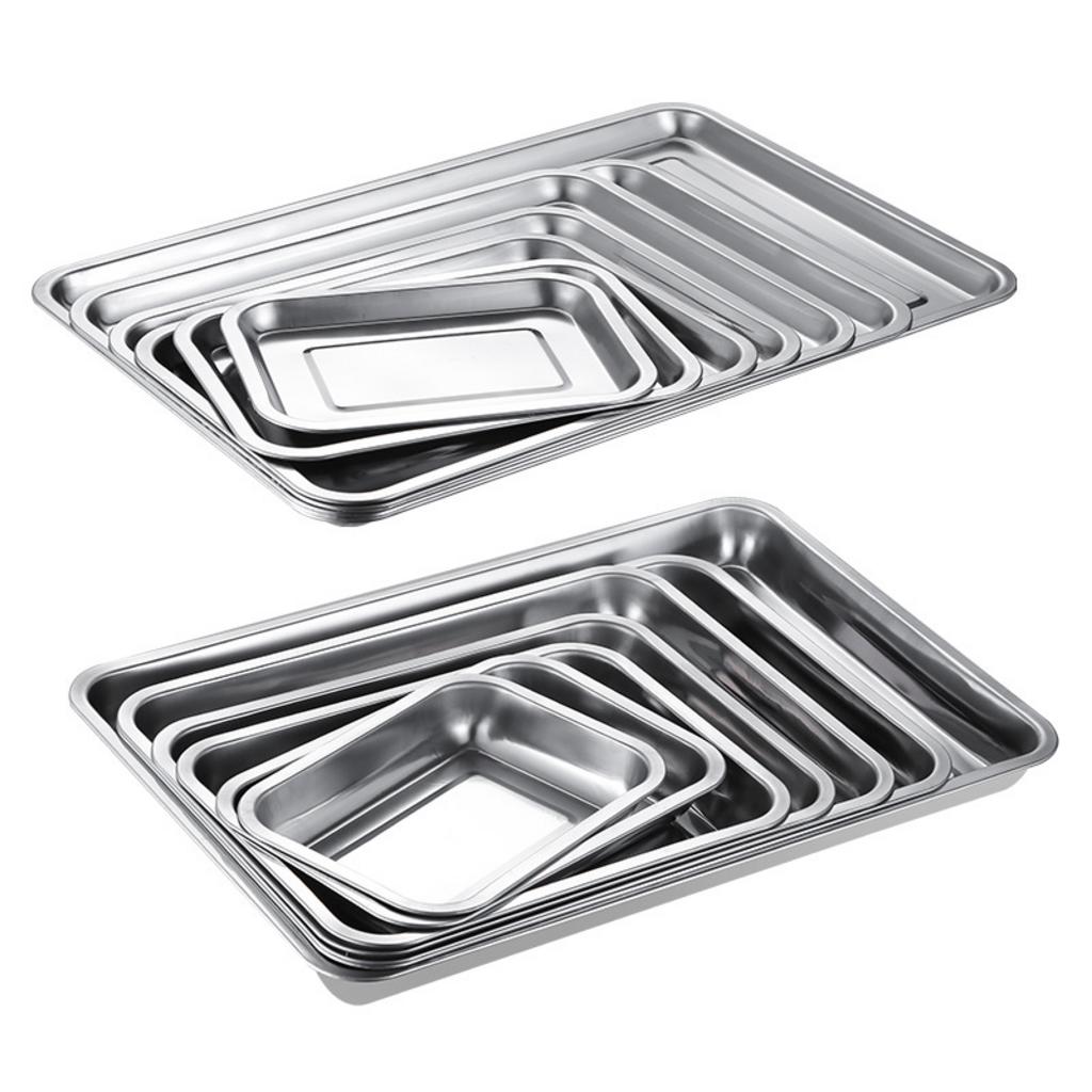 Kích thước khay inox phải vừa vặn với các rãnh của tủ hấp, xe đẩy và quầy line trưng bày.