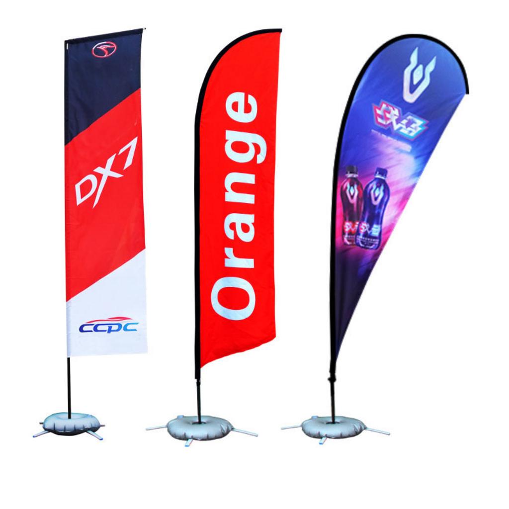 Dãy cờ phướn đồng bộ giúp tăng cường tối đa nhận diện thương hiệu cho chuỗi cửa hàng.