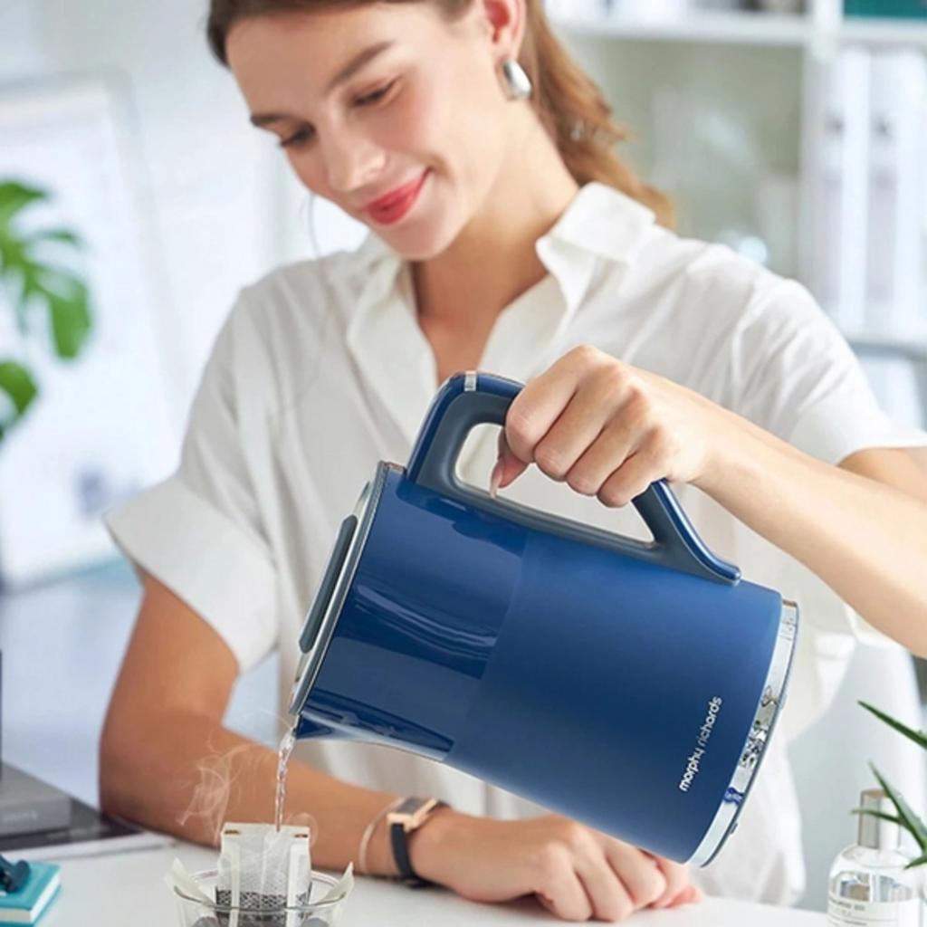 Sự tiến hóa của ấm đun nước từ mẫu cổ điển đến các thiết kế hiện đại với tính năng thông minh.