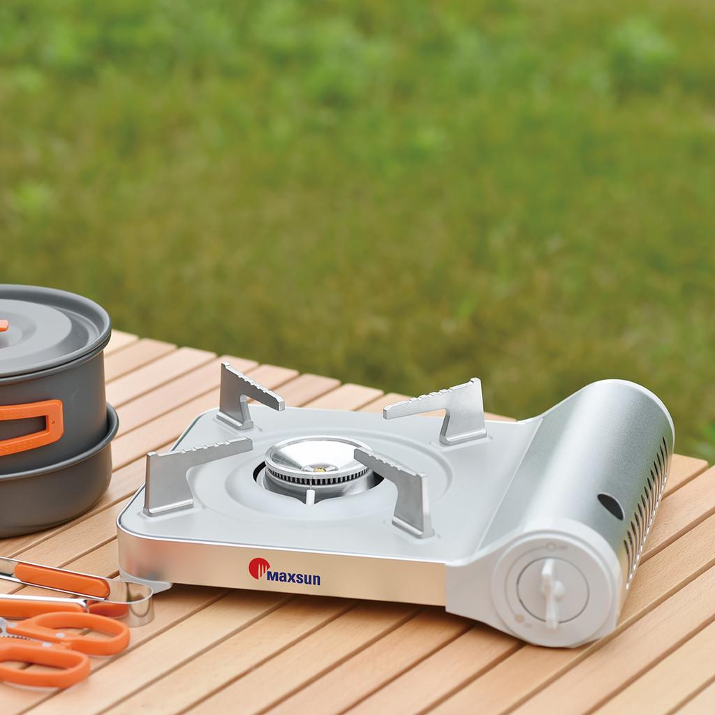 Giải pháp bàn inox được gia công khoét lỗ để lắp đặt âm bếp gas mini, chuyên nghiệp và an toàn cho nhà hàng lẩu.