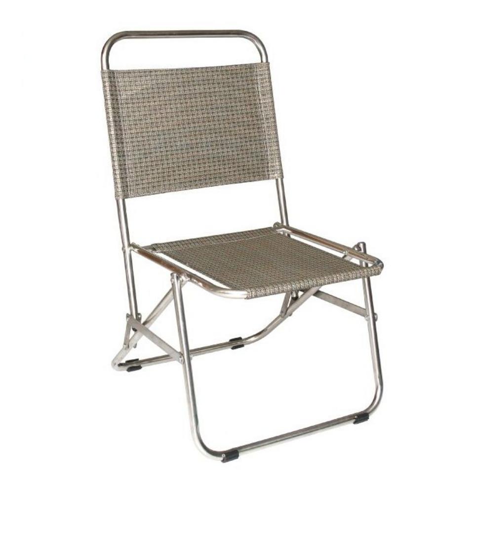 Dịch vụ khắc laser logo lên ghế giúp tăng cường nhận diện thương hiệu cho các chuỗi F&B.