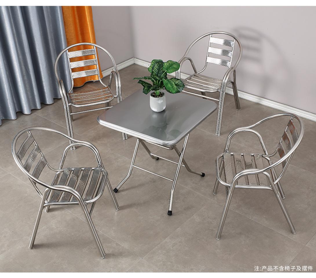 Hình ảnh thực tế đội ngũ Cơ Khí Đại Việt bàn giao và lắp đặt bàn xếp inox tại khu nhà ăn của một nhà máy.