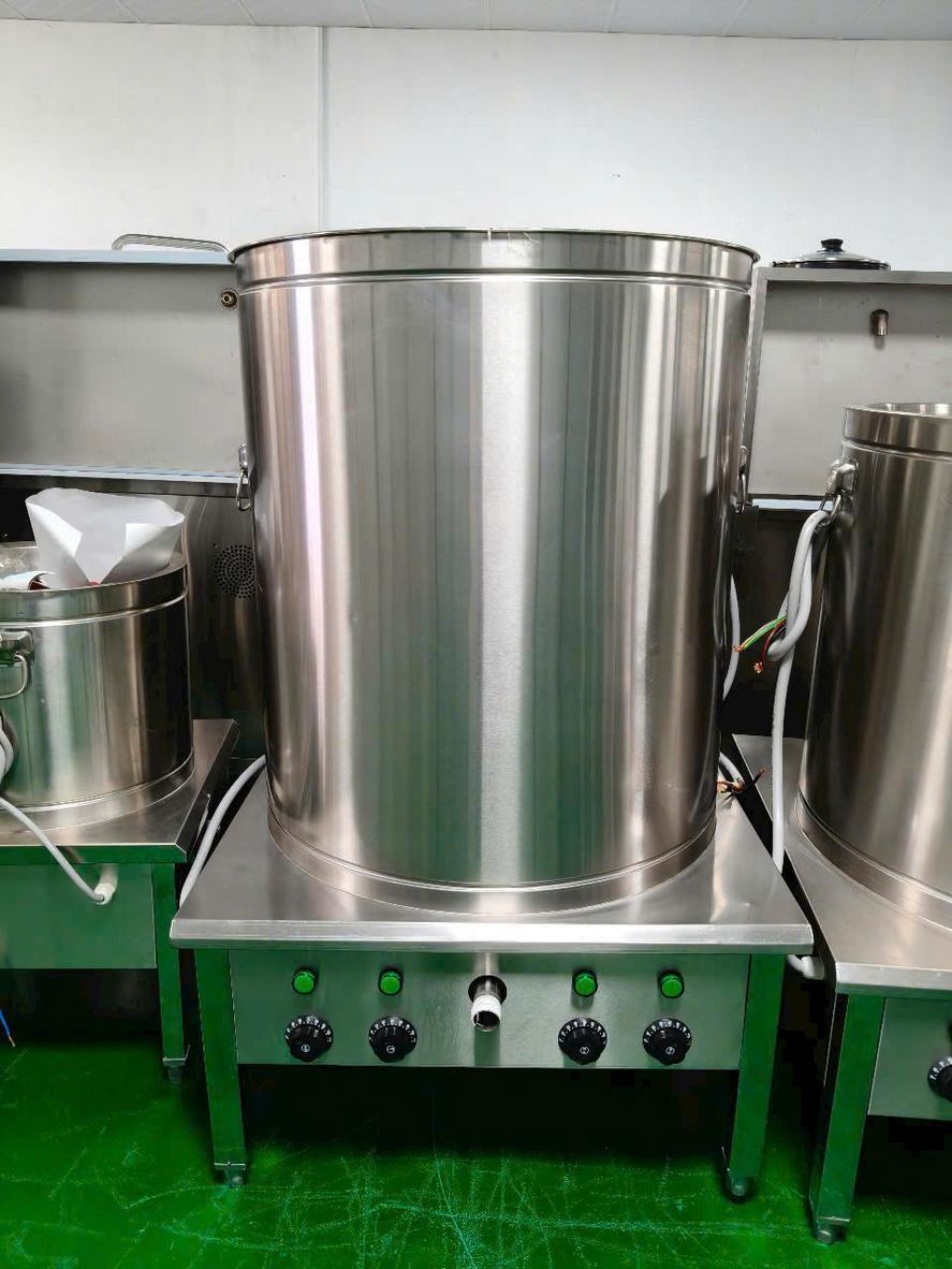 Hệ thống nồi nấu phở điện do Cơ Khí Đại Việt lắp đặt tại một chuỗi nhà hàng lớn.