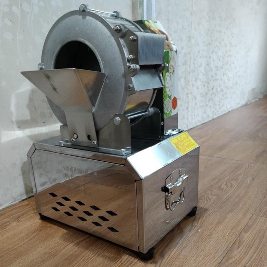 Biểu đồ so sánh chi phí nhân công trước và sau khi đầu tư máy chế biến rau củ.