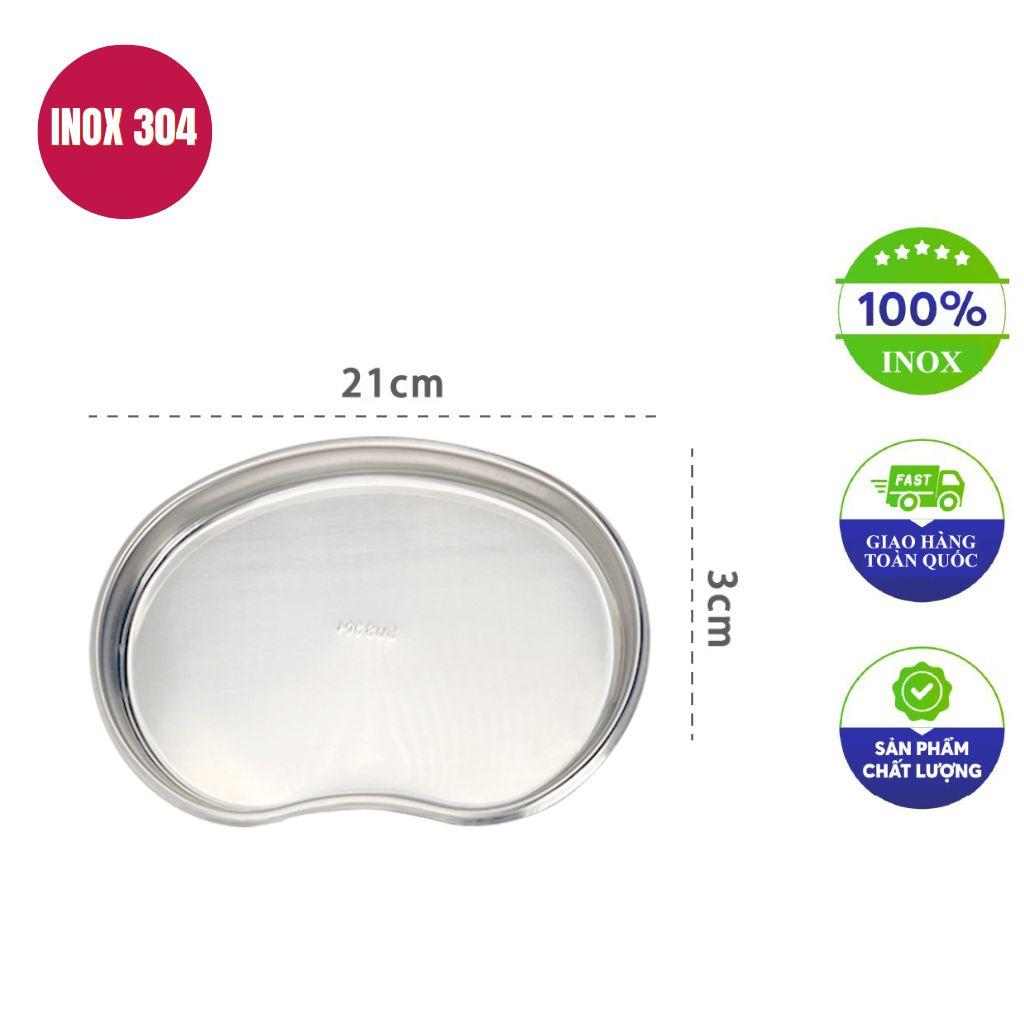 Một khay inox chia ngăn được sắp xếp ngăn nắp với các dụng cụ nha khoa chuyên dụng.