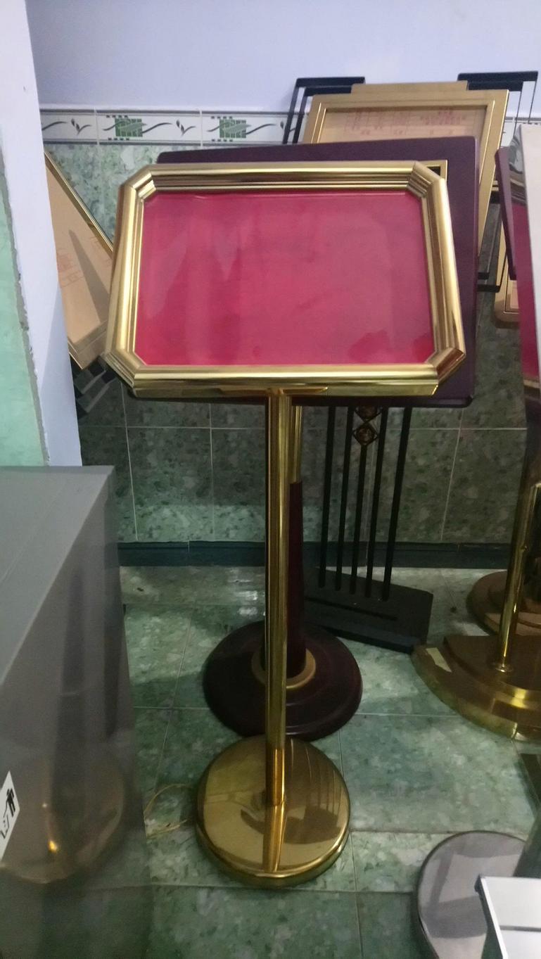 Ma trận Menu Engineering giúp trực quan hóa hiệu quả của từng món ăn, là cơ sở để ra quyết định chiến lược.