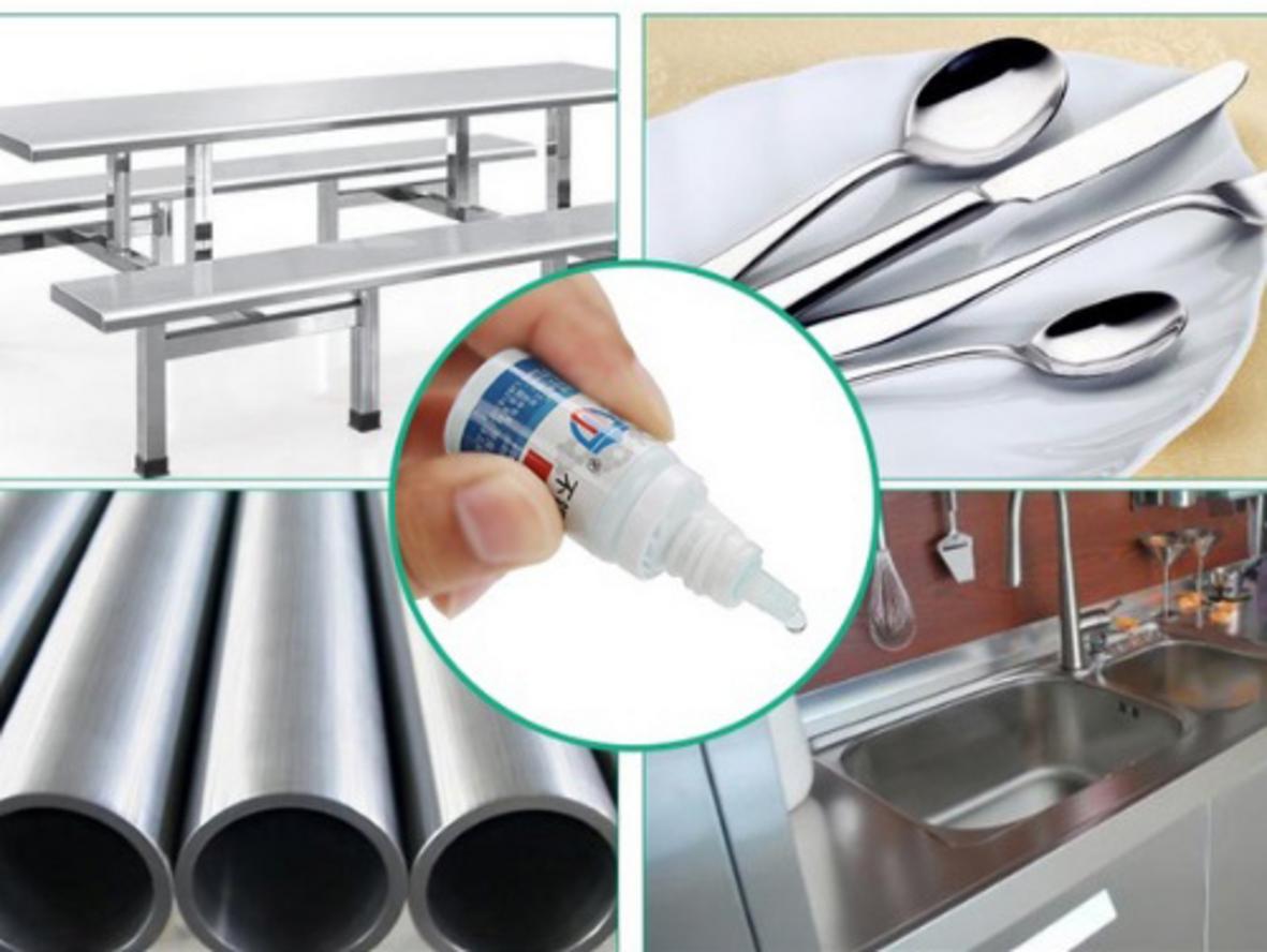 Sơ đồ minh họa sắp xếp các khay GN 1/1, 1/2 bên trong một chiếc tủ hấp công nghiệp và bàn mát.