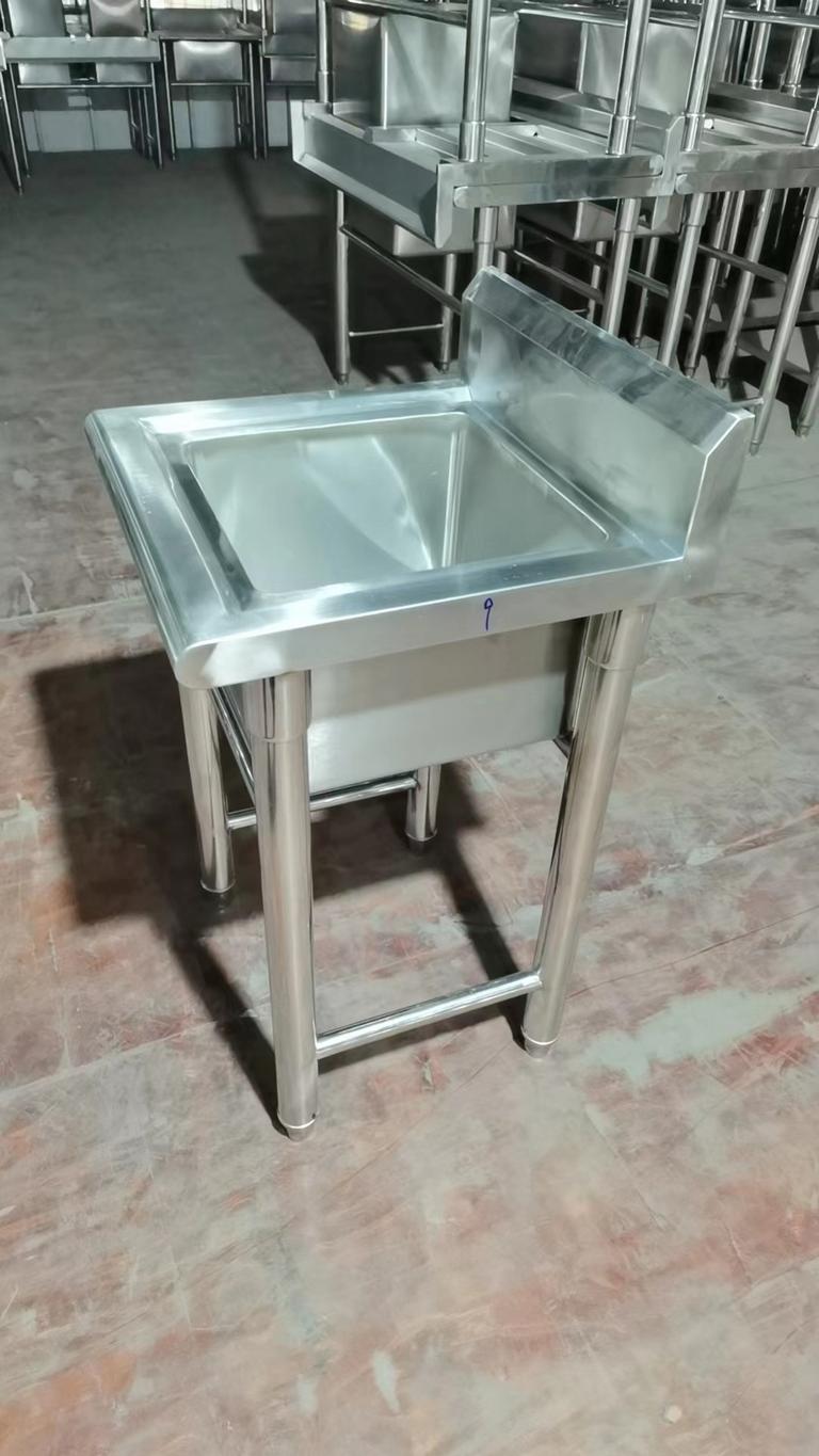 Xưởng sản xuất hiện đại của Cơ Khí Đại Việt - Nơi tạo ra những sản phẩm inox chất lượng cao.