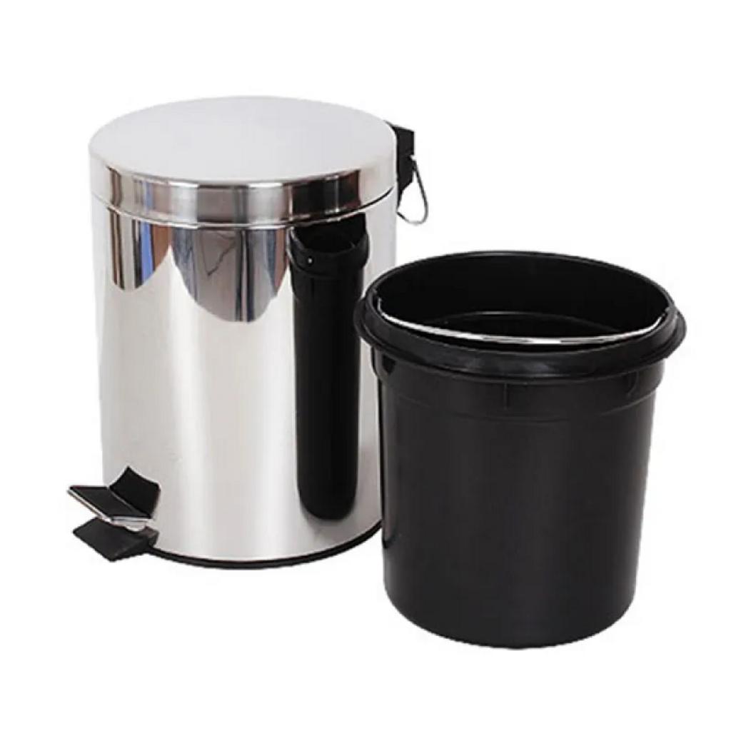 Vệ sinh đúng cách giúp thùng rác inox luôn sáng bóng và bền đẹp.