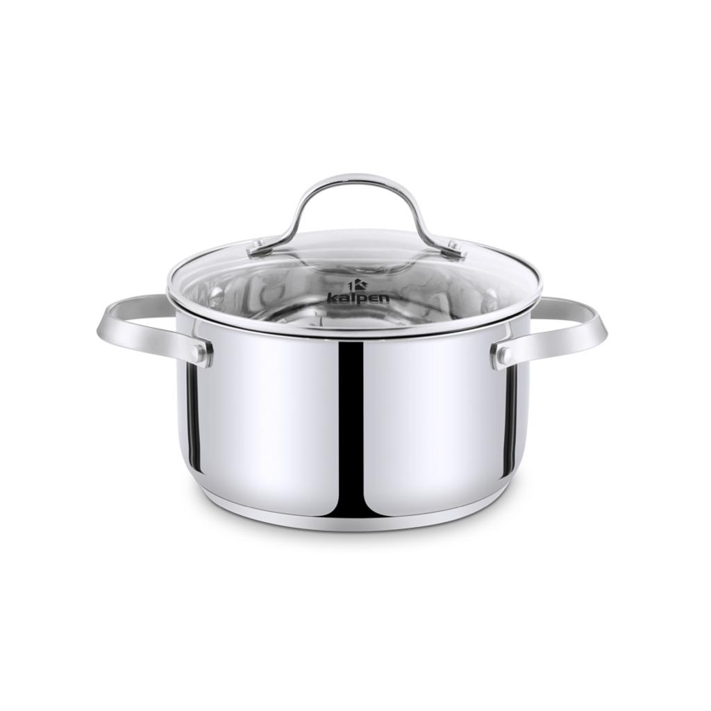 Nồi inox thân thấp chuyên dụng cho món lẩu tại một nhà hàng cao cấp.