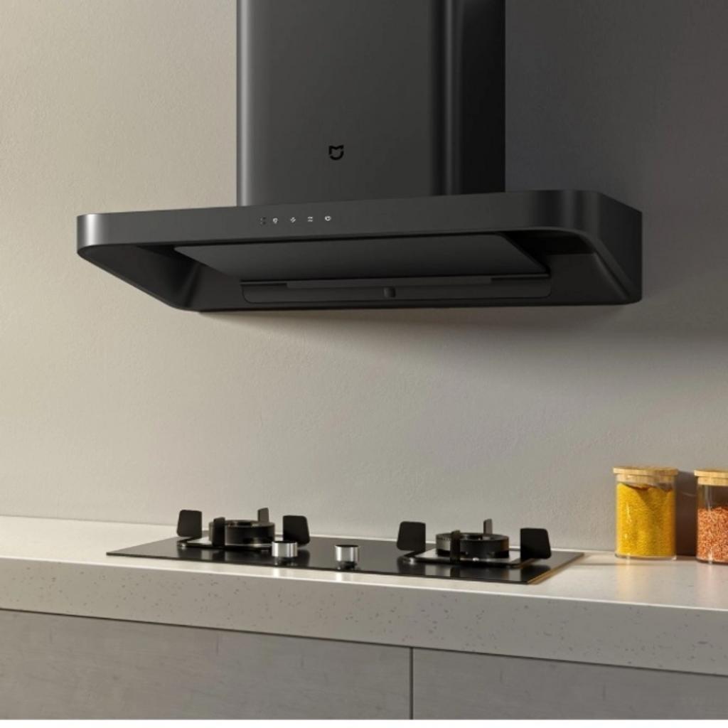 Đội ngũ kỹ thuật của Cơ Khí Đại Việt đang thi công lắp đặt hệ thống ống gió.