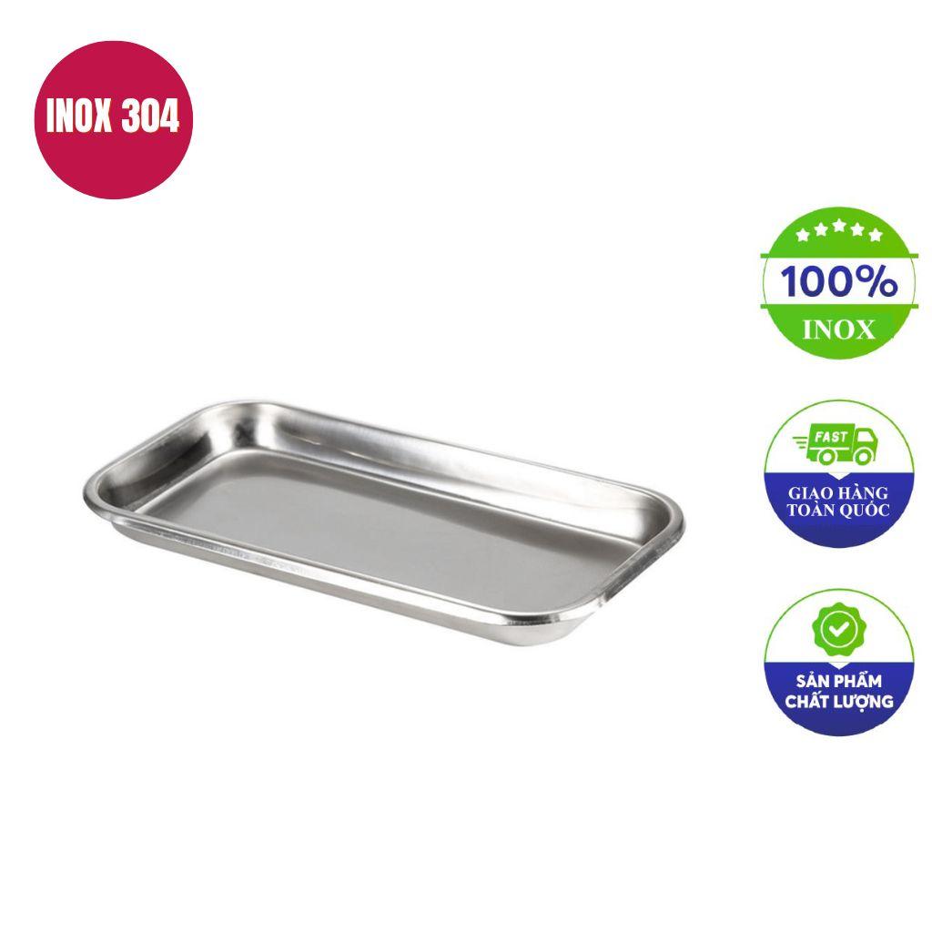 Cận cảnh bề mặt 2B của tấm inox 304 và 316, cho thấy sự khác biệt nhỏ về màu sắc nhưng cùng tiêu chuẩn về độ nhẵn.