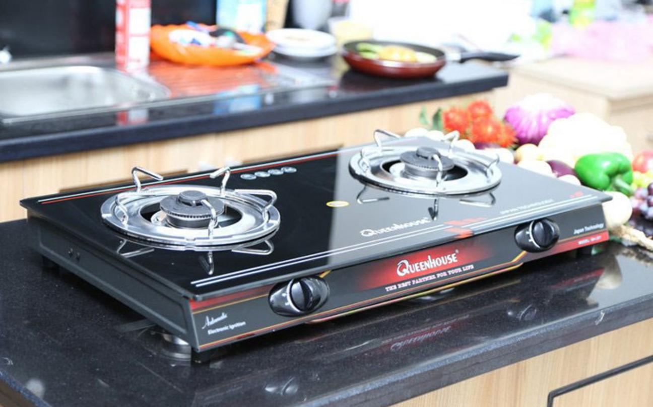 Bảng so sánh trực quan ưu nhược điểm giữa bếp gas dương và bếp gas âm, bếp điện từ.