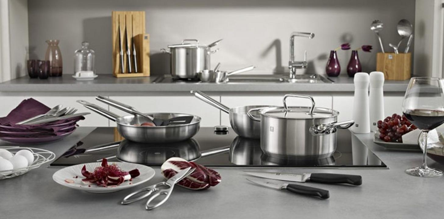 Biểu đồ so sánh trực quan 3 dòng thiết bị bếp theo chi phí, hiệu quả và tính năng.