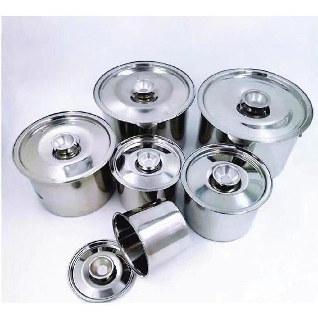 Biểu đồ so sánh thố inox, nhựa, gốm và thủy tinh qua các tiêu chí: Độ bền, An toàn, Chi phí ban đầu, TCO và Tính bền vững.