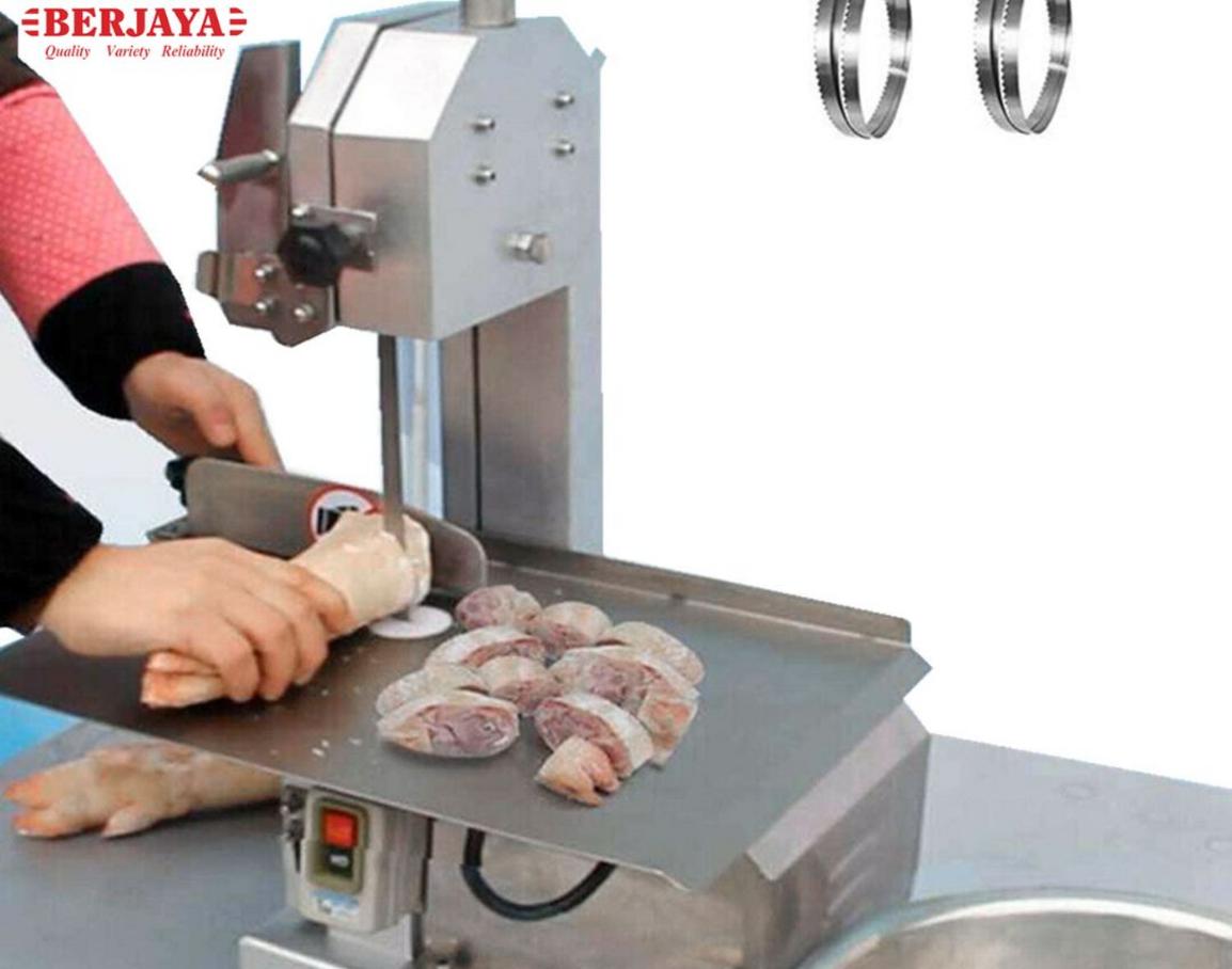 Lát cắt bằng máy (trái) phẳng mịn so với lát cắt thủ công (phải) bị nát vụn.