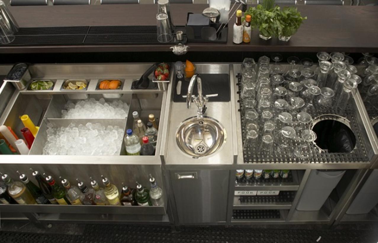 Bảng so sánh trực quan chất lượng và đặc tính của Inox 304 so với Inox 201 và Foam PU so với Foam EPS.