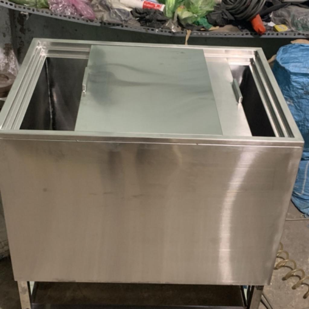 Tem bảo hành chính hãng được dán trên mỗi sản phẩm thùng đá inox do Cơ Khí Đại Việt sản xuất.