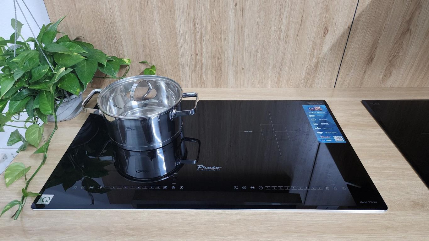 Bảng thông số kỹ thuật chi tiết của một mẫu bếp từ công nghiệp 4 vùng nấu.