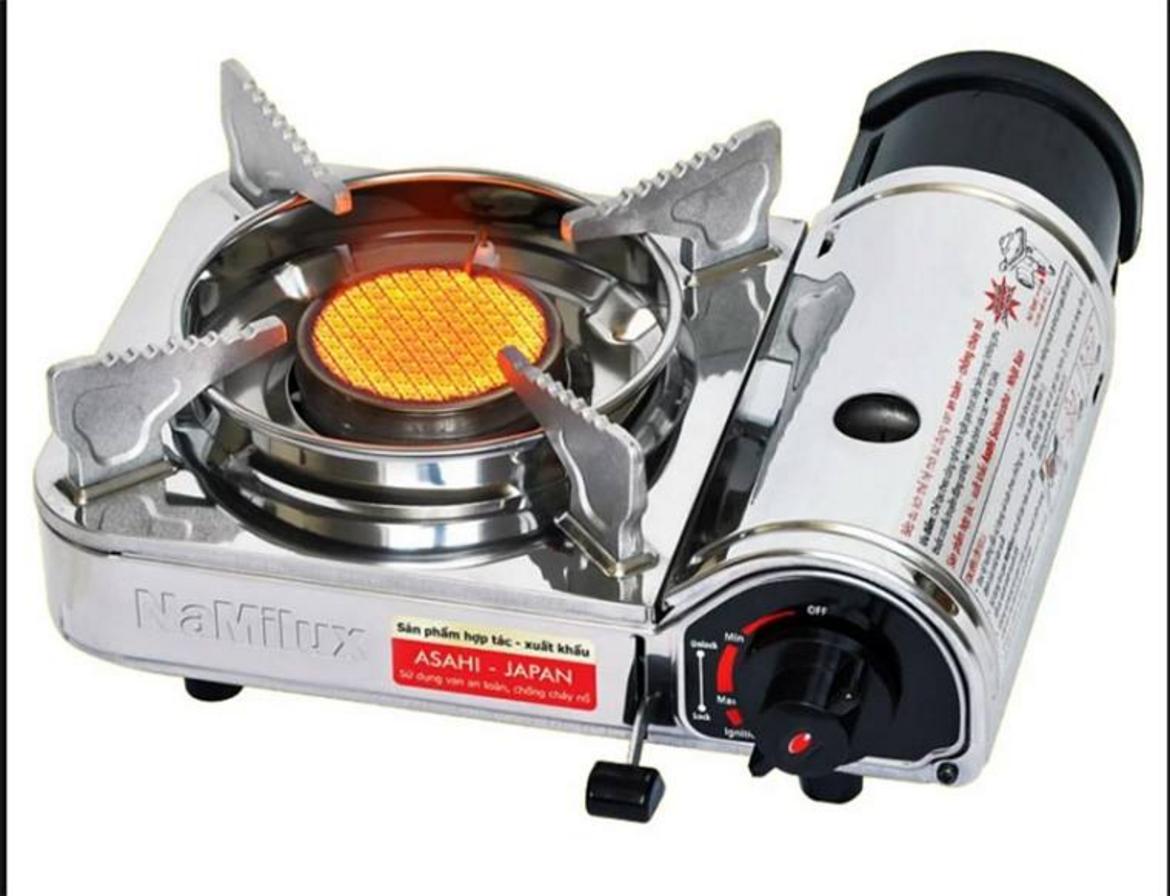 Cận cảnh van ngắt gas tự động trên bếp gas mini Namilux, một tiêu chí an toàn quan trọng hàng đầu.