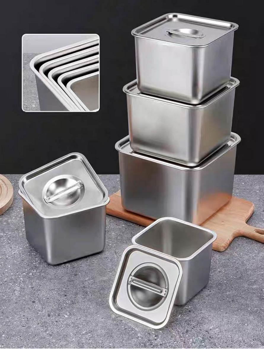 Cận cảnh ray giảm chấn và các chi tiết kỹ thuật quyết định độ bền và sự vận hành êm ái của kệ gia vị.