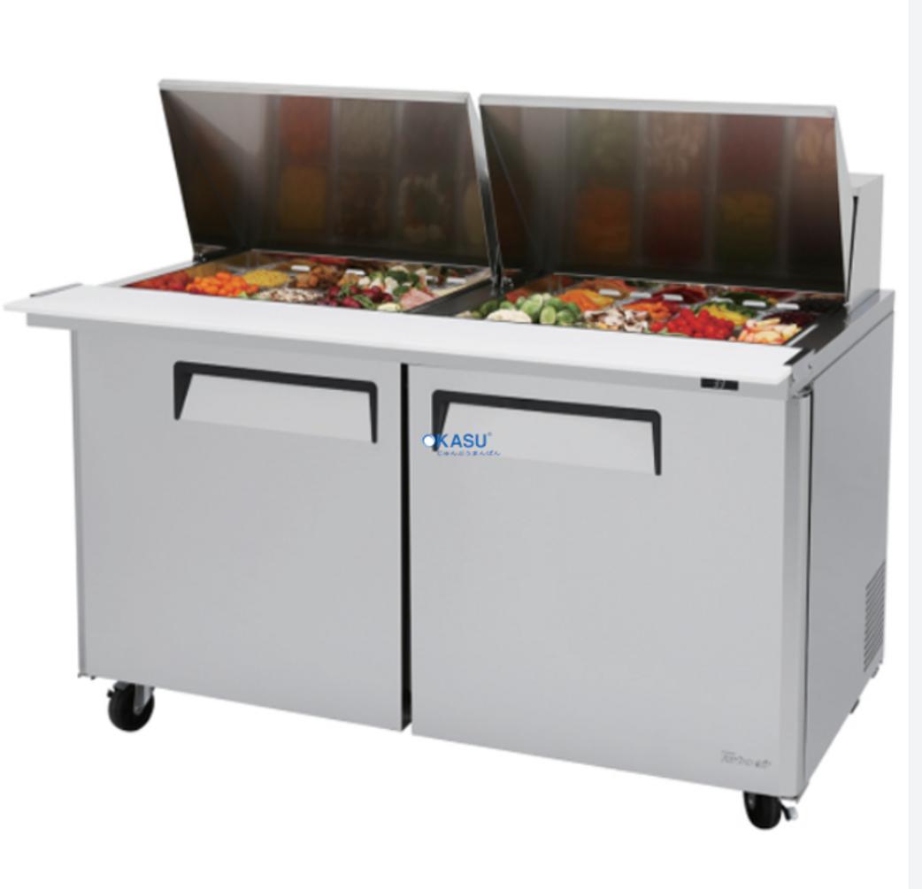 Hình ảnh tổng quan một chiếc bàn đông công nghiệp inox 2 cánh trong khu bếp nhà hàng.