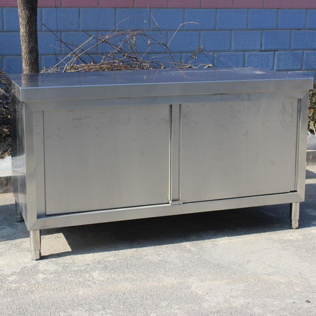 Hình ảnh tổng quan các mẫu tủ chén inox đa dạng dành cho gia đình và bếp công nghiệp.