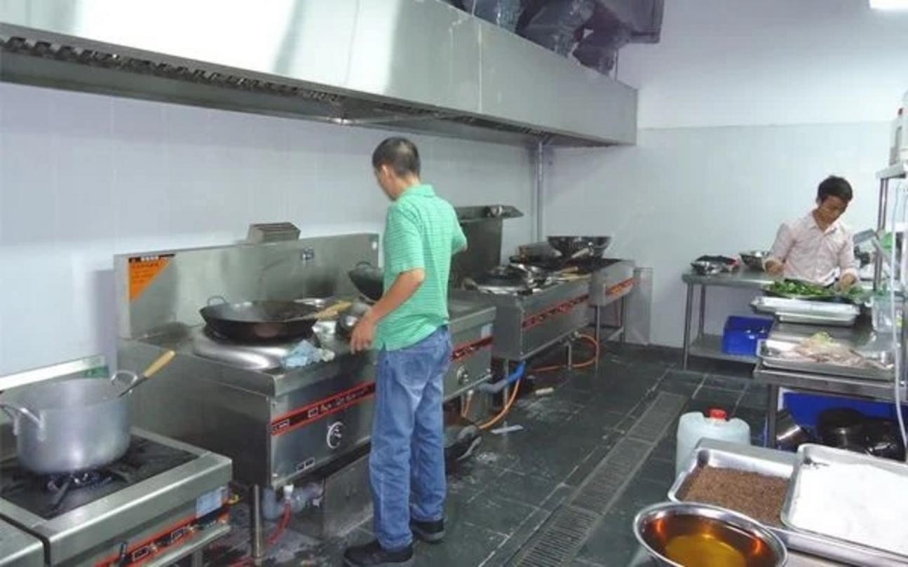 Ma trận giúp chủ nhà hàng ra quyết định chọn loại bếp ga phù hợp với nhu cầu.